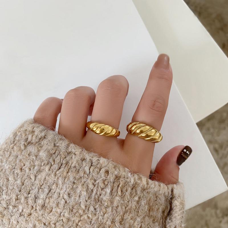 Chunky Croissant Ring - Gold